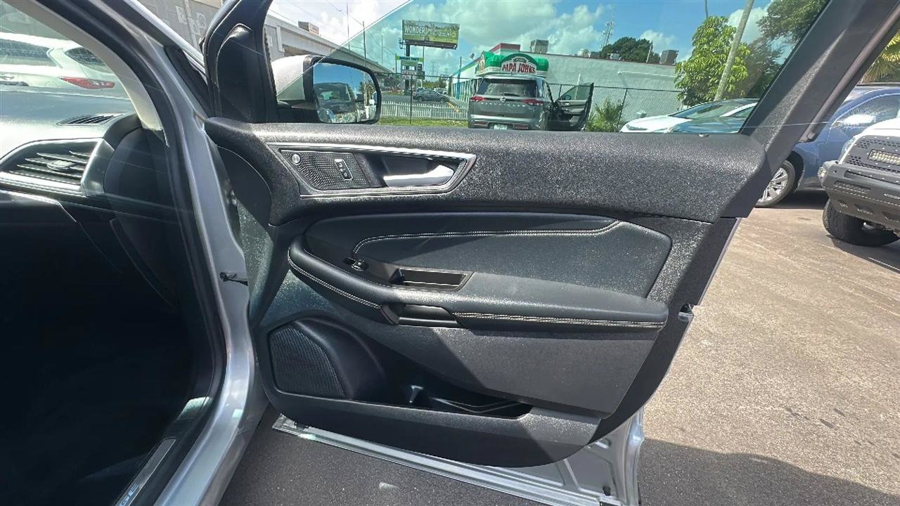 Used 2020 Ford Edge Titanium w/ Equipment Group 301A FWD image 31