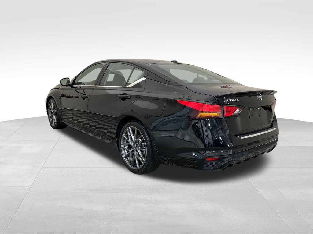 Used 2023 Nissan Altima 2.0 SR FWD image 3