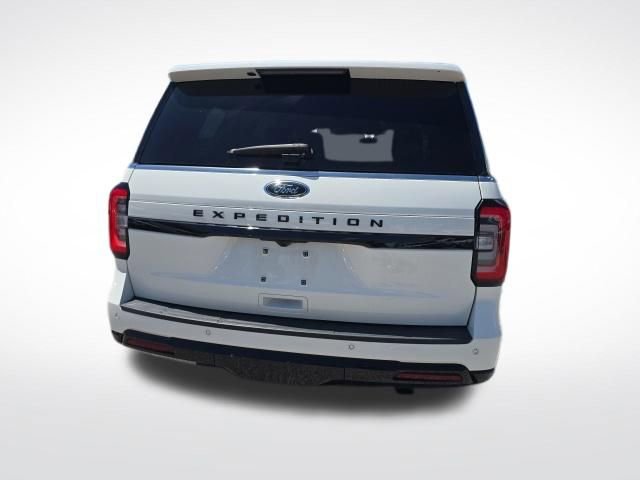Used 2023 Ford Expedition Limited RWD image 4