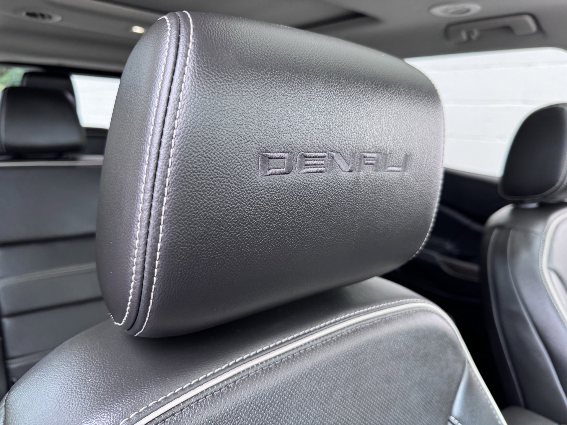 Used 2023 GMC Acadia Denali image 15