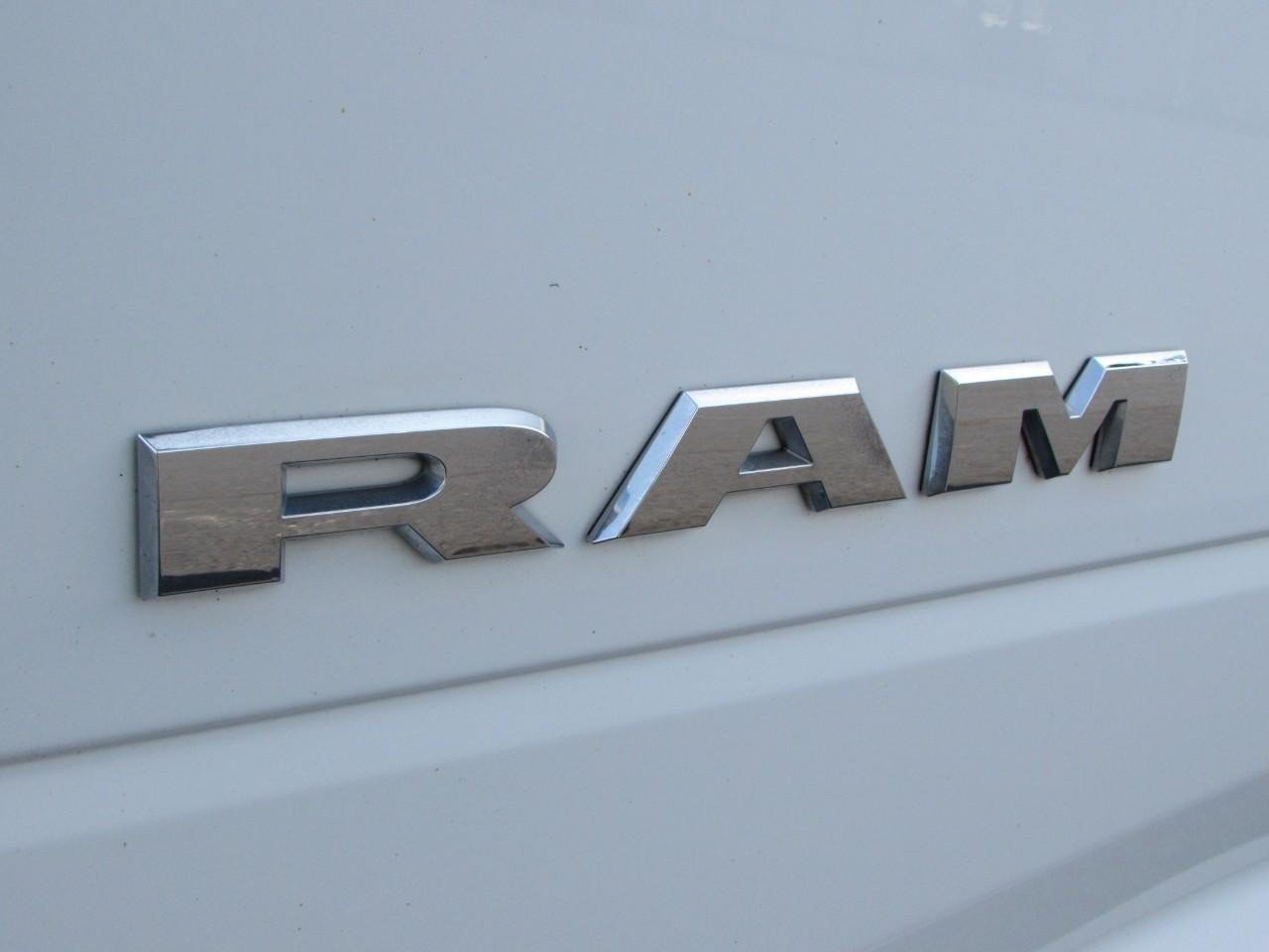 Used 2024 RAM 3500 Big Horn AWD/4WD image 32