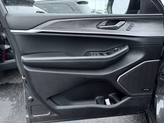 Used 2022 Jeep Grand Cherokee Limited AWD/4WD image 14