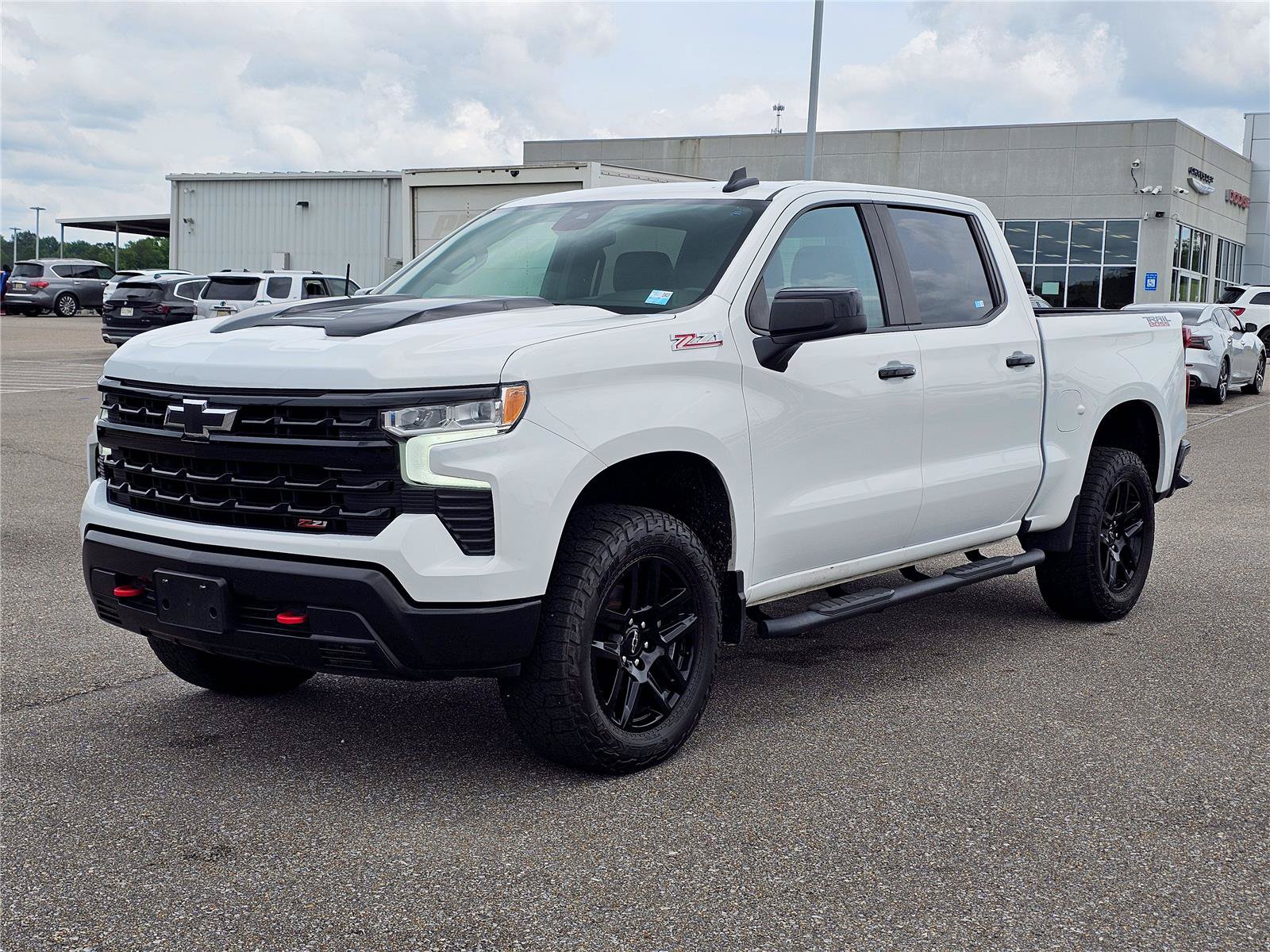 Used 2023 Chevrolet Silverado 1500 LT Trail Boss AWD/4WD image 1