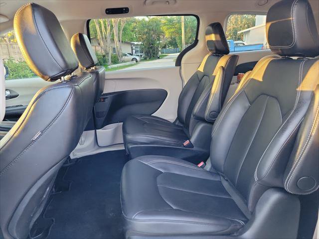 Used 2024 Chrysler Pacifica Limited FWD image 13