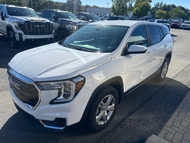 Used 2024 GMC Terrain SLE AWD/4WD image 3