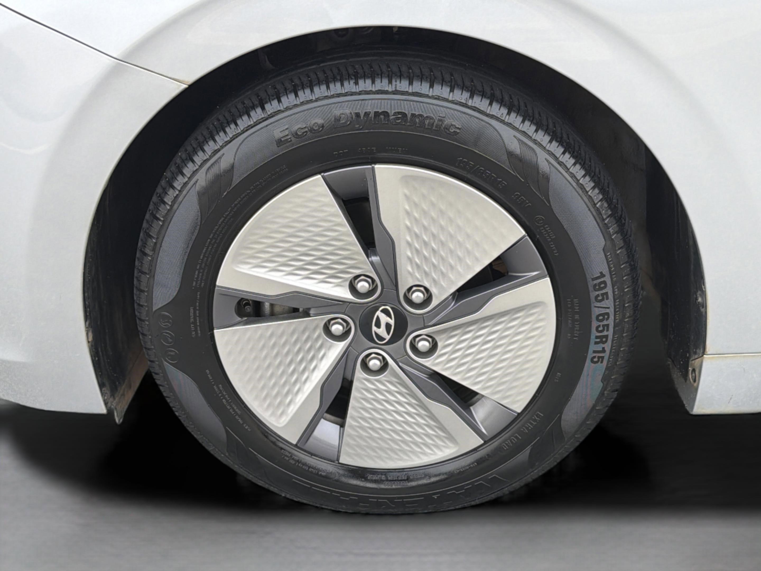 Used 2022 Hyundai Ioniq SE image 34