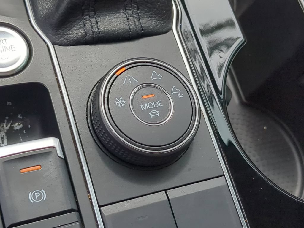 Used 2019 Volkswagen Atlas SEL R-Line AWD/4WD image 29