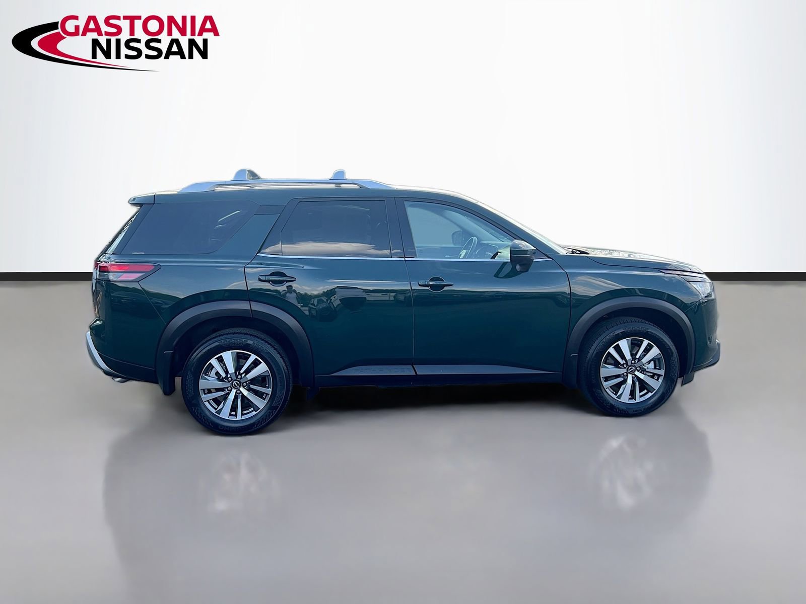 Used 2025 Nissan Pathfinder SL image 10