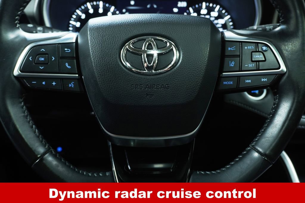 Used 2021 Toyota Highlander XLE AWD/4WD image 19