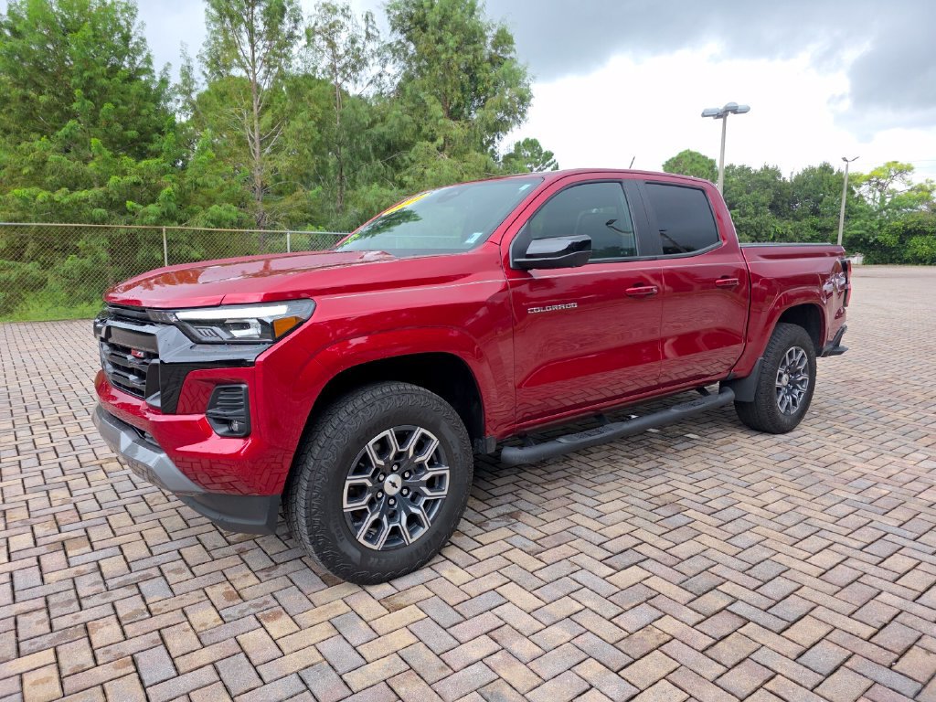 Used 2024 Chevrolet Colorado Z71 w/ Z71 Convenience Package 2 AWD/4WD image 3