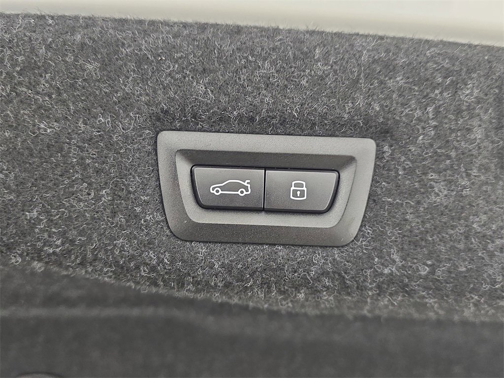 Used 2026 BMW 530i xDrive w/ Premium Package image 16