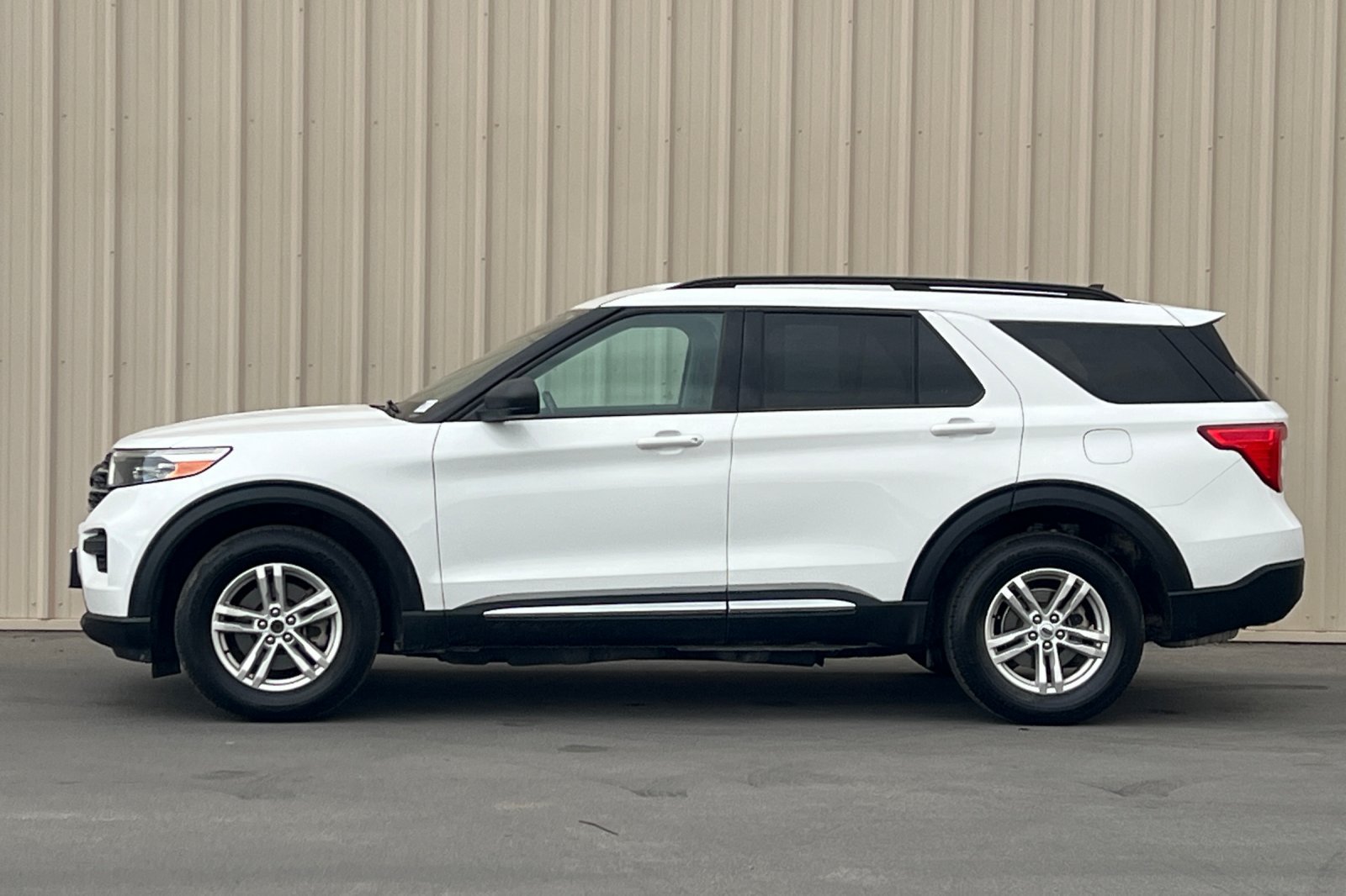 Used 2022 Ford Explorer XLT AWD/4WD image 10