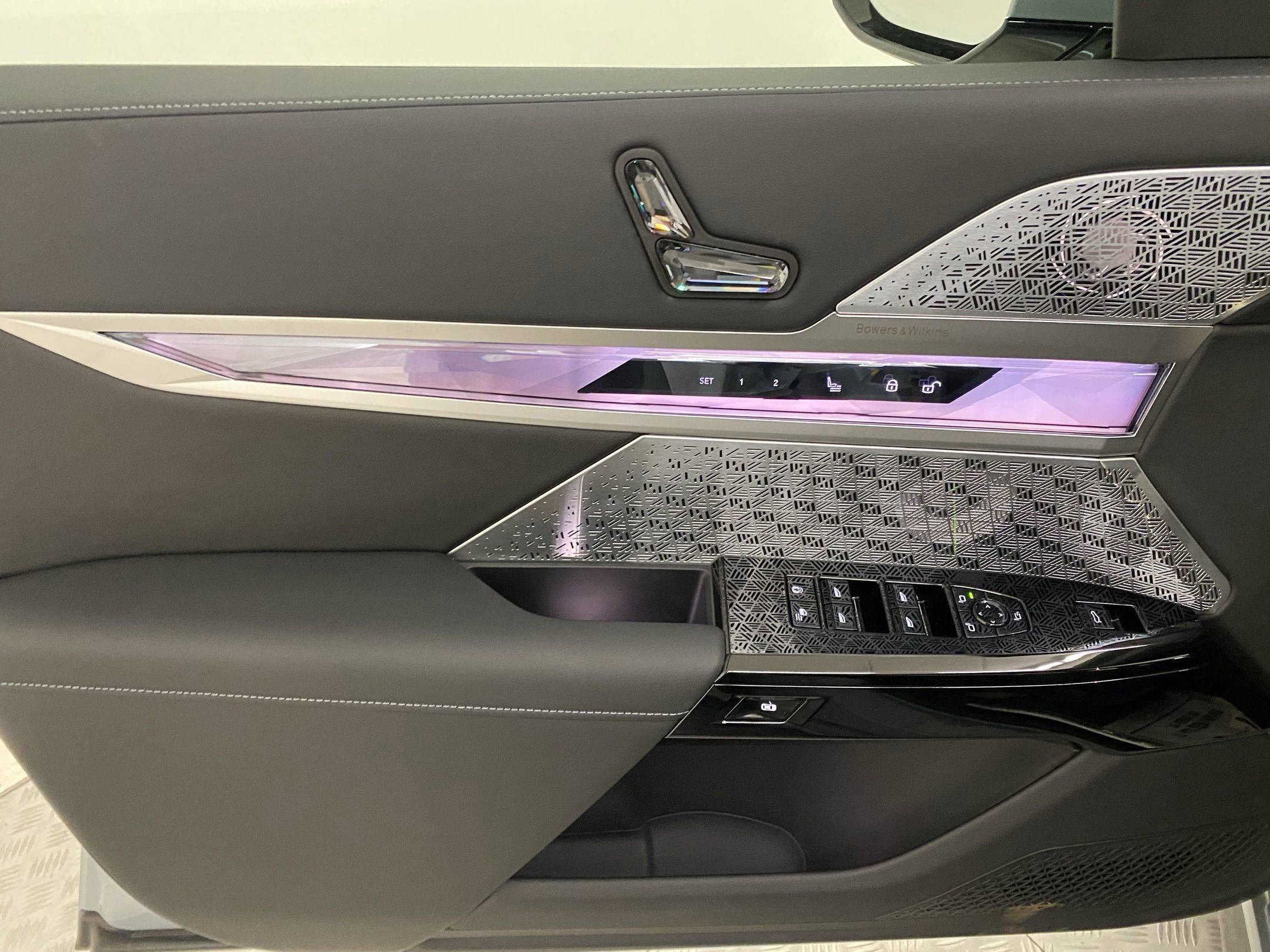 Used 2025 BMW i7 xDrive60 AWD/4WD image 11