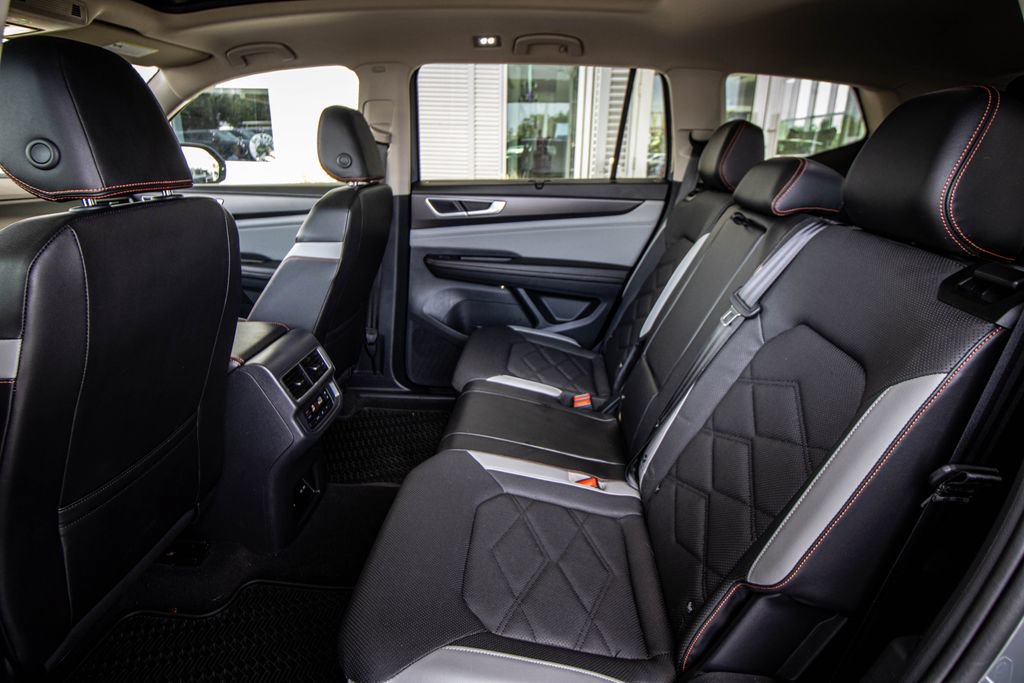 Certified 2024 Volkswagen Atlas Peak Edition SEL AWD/4WD image 26