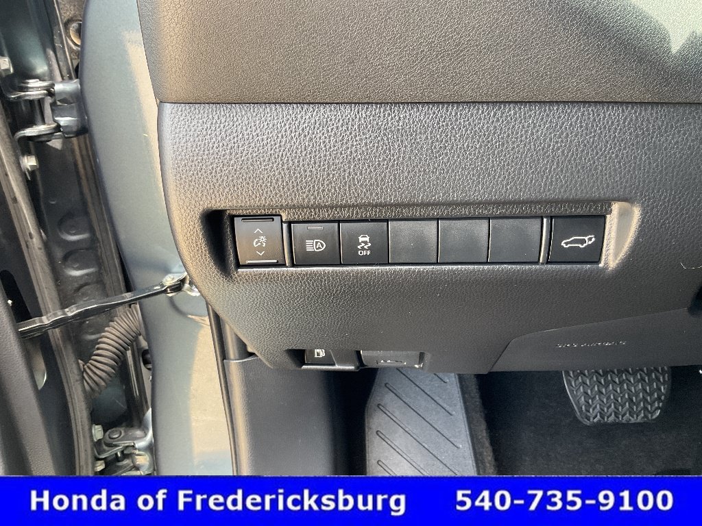 Used 2022 Toyota Venza XLE AWD/4WD image 41