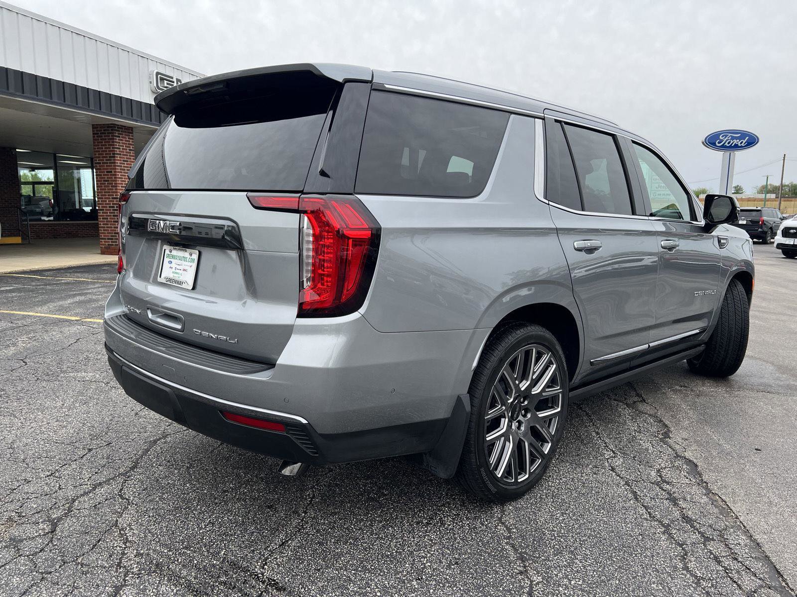 Used 2023 GMC Yukon Denali Ultimate AWD/4WD image 6