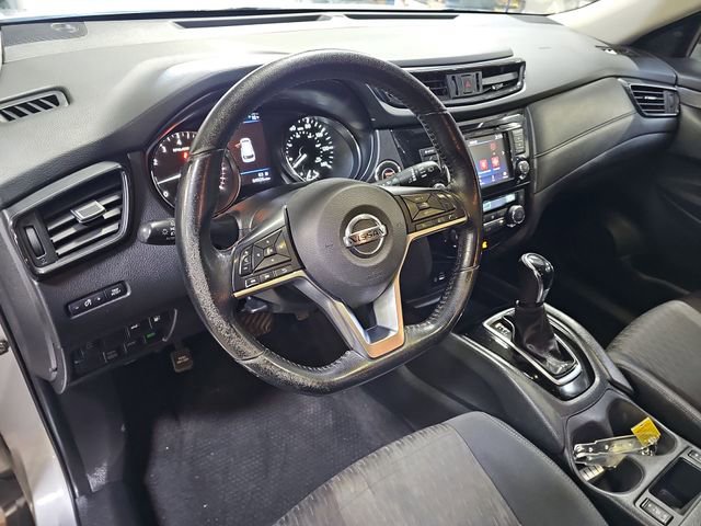 Used 2018 Nissan Rogue SV image 11