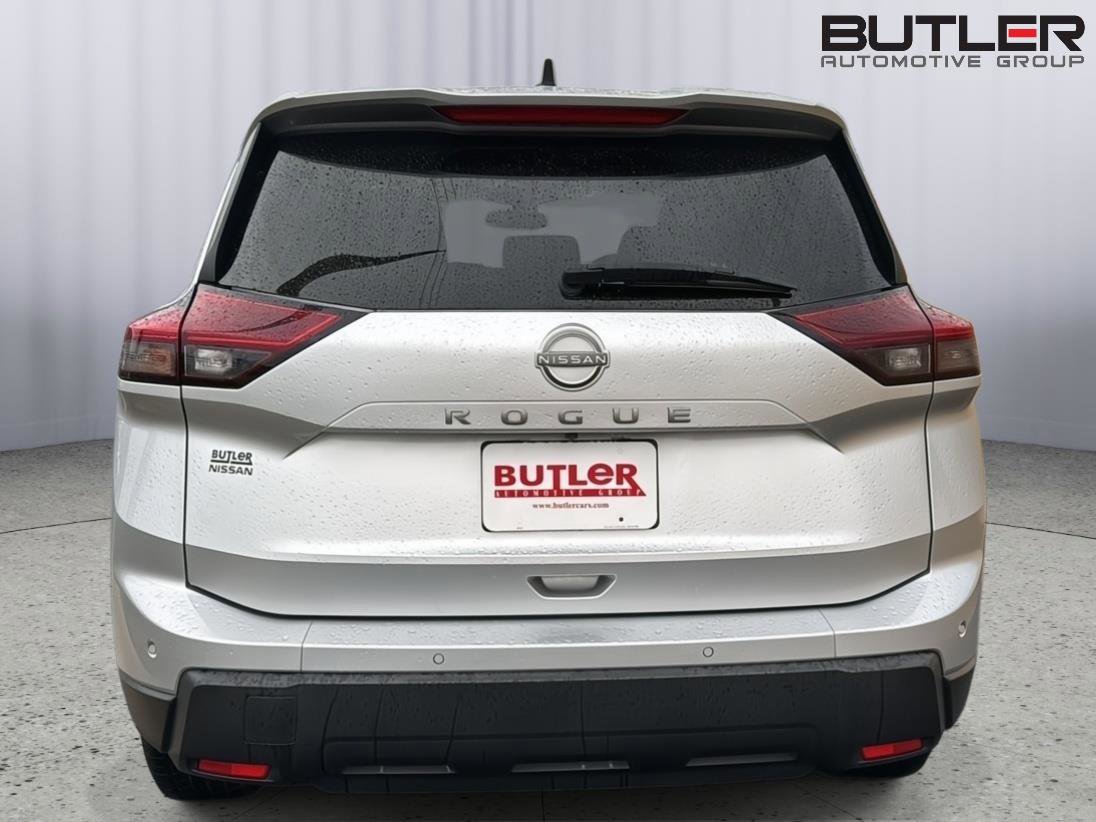 Used 2024 Nissan Rogue S image 4