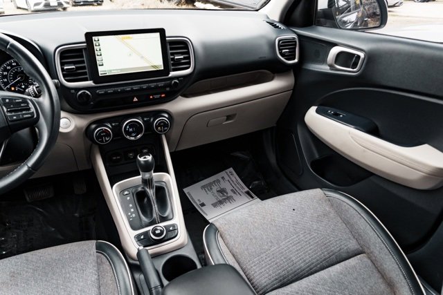 Certified 2020 Hyundai Venue image 24