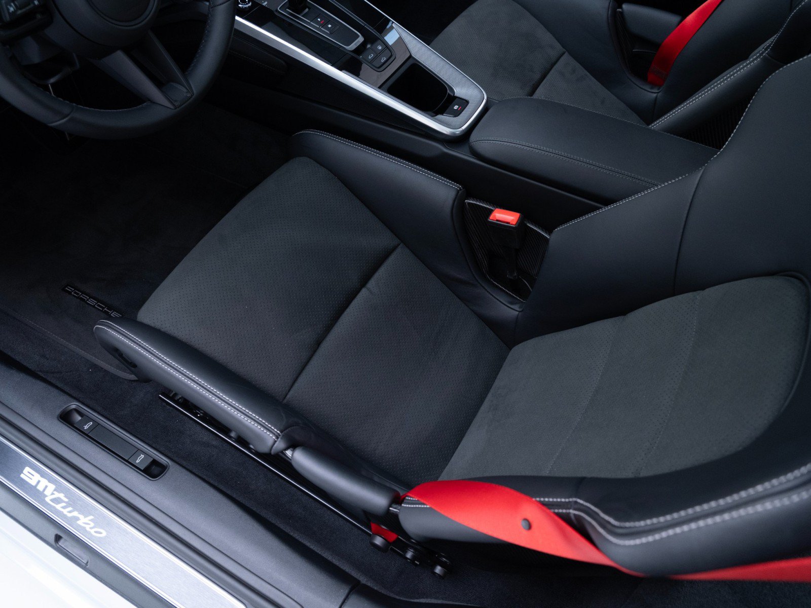 Certified 2025 Porsche 911 Turbo AWD/4WD image 16