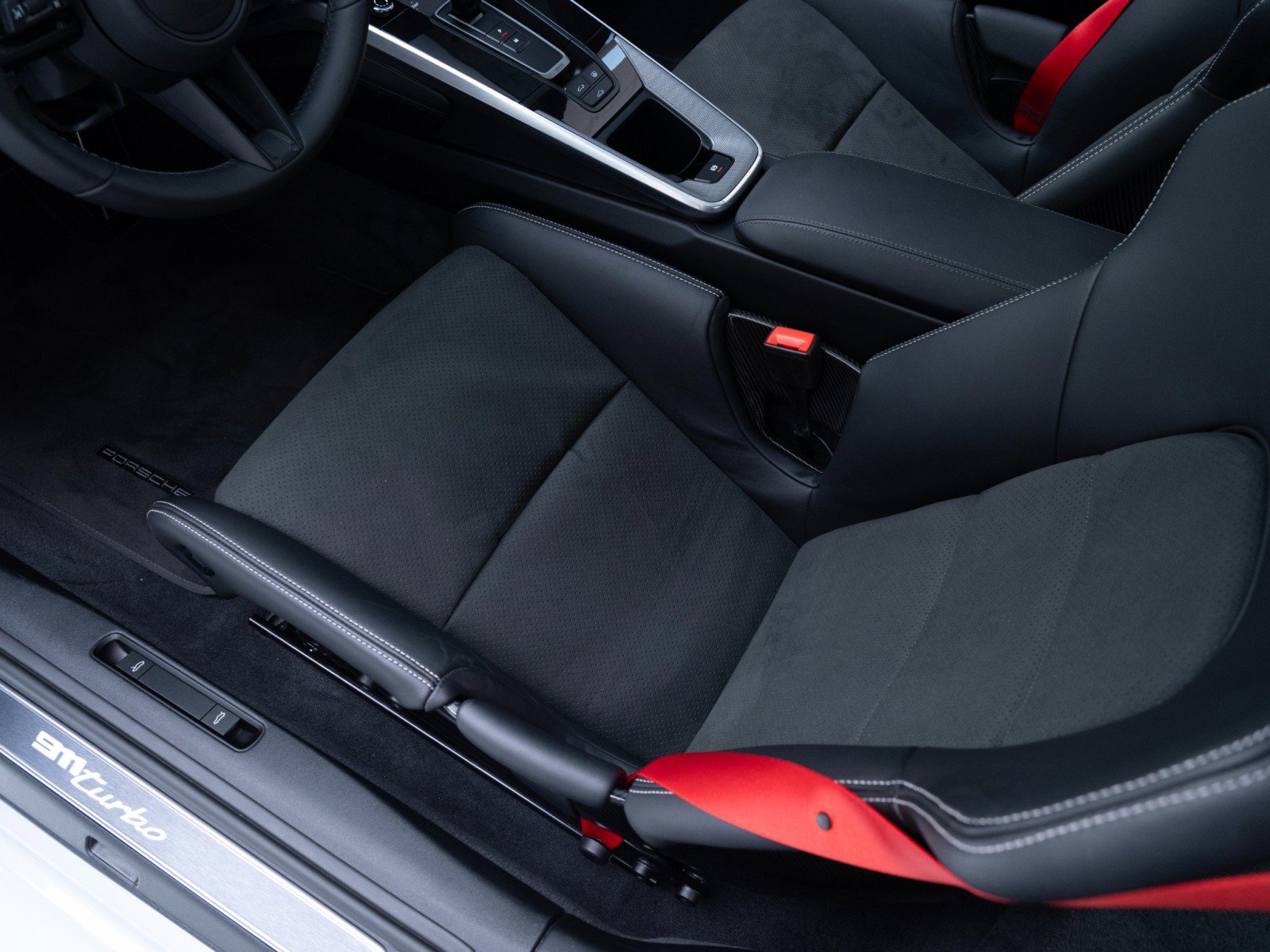 Certified 2025 Porsche 911 Turbo AWD/4WD image 16