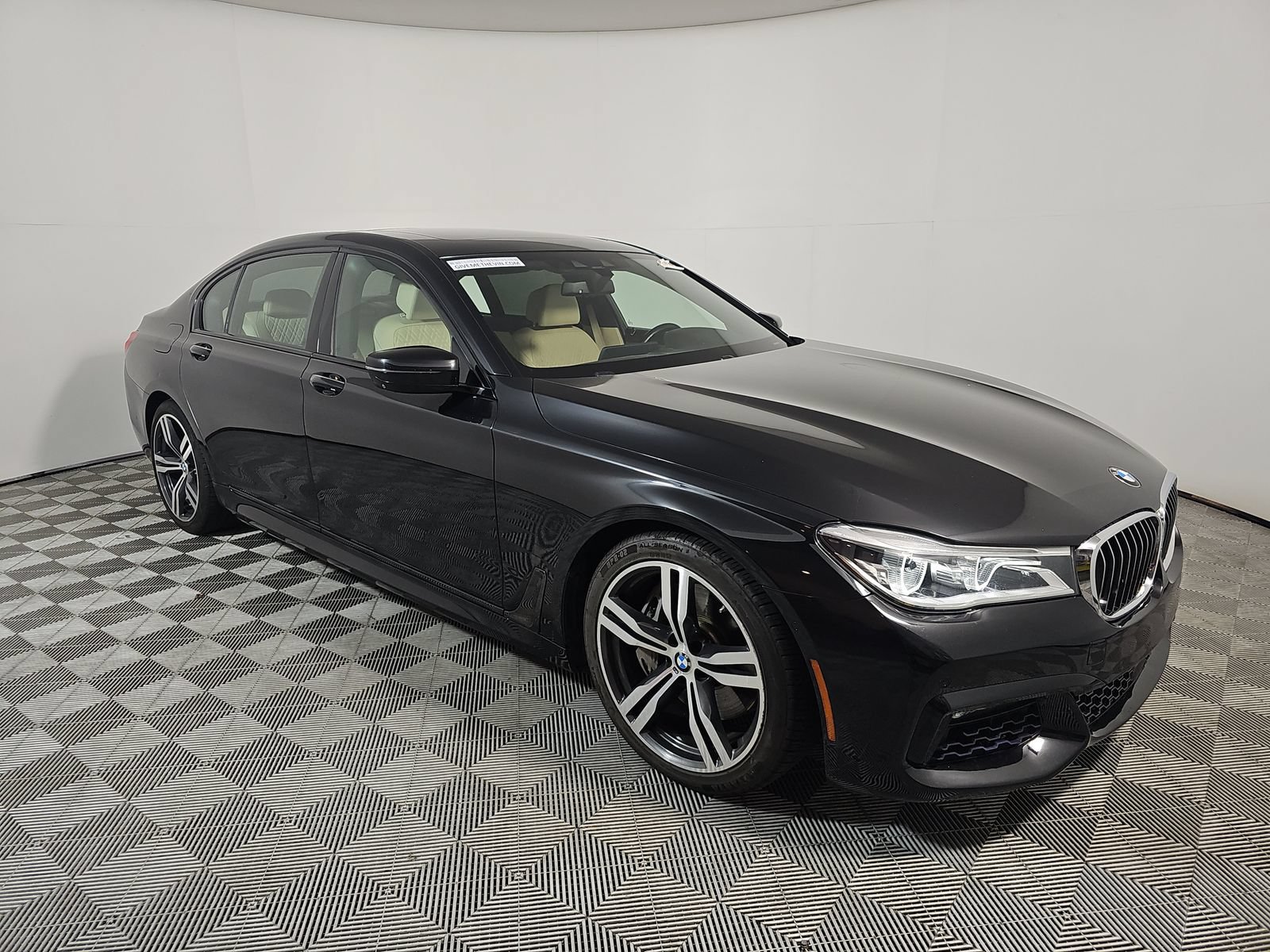 Used 2018 BMW 750i RWD image 4