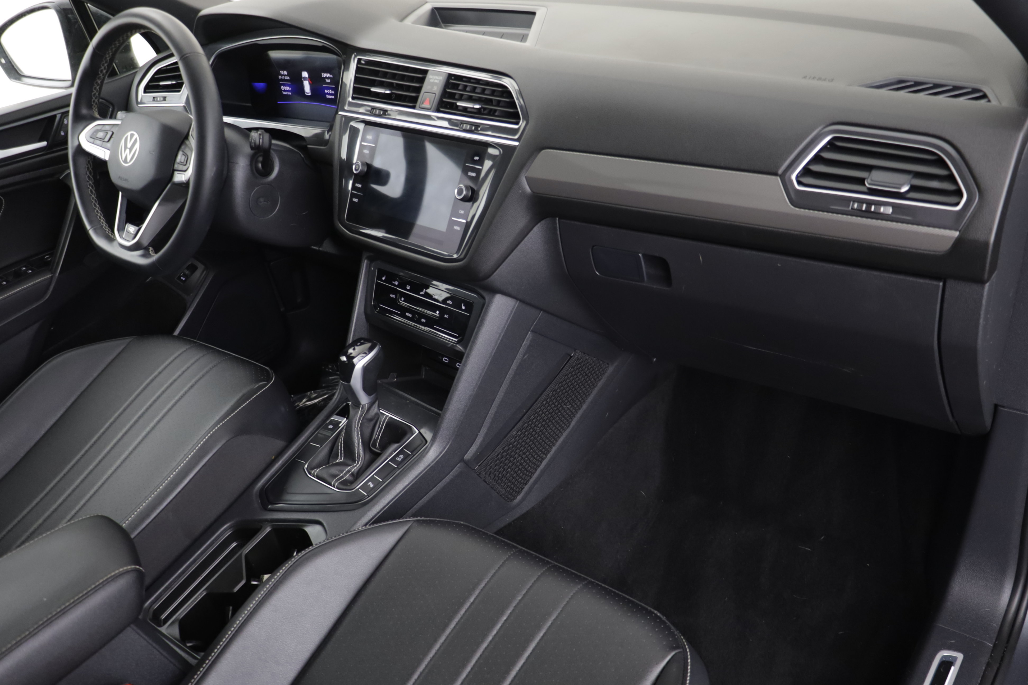 Certified 2023 Volkswagen Tiguan SE R-Line FWD image 19