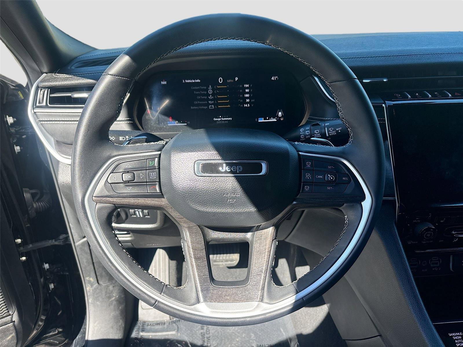 Used 2024 Jeep Grand Cherokee Limited image 11