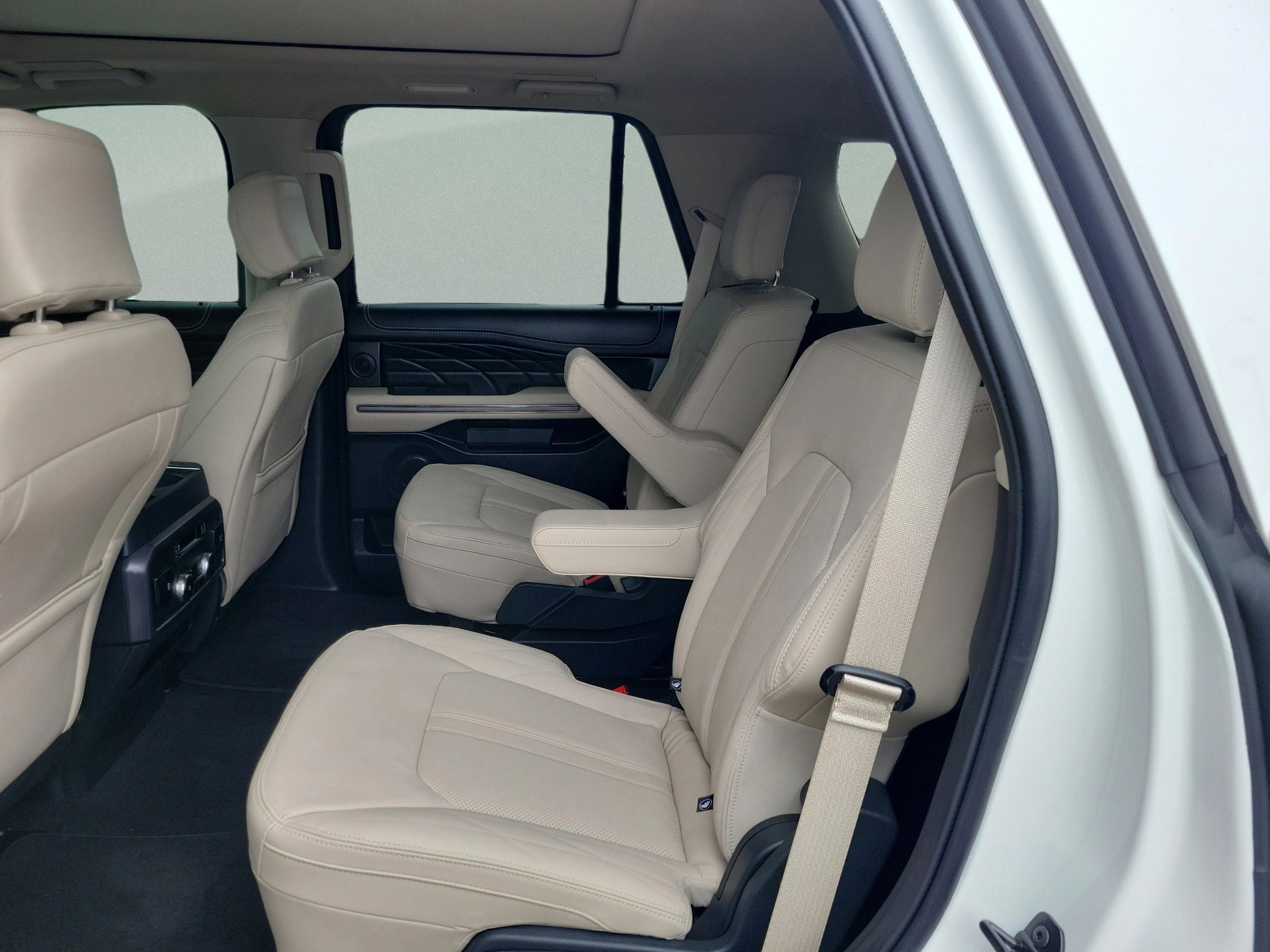 Used 2024 Ford Expedition Platinum AWD/4WD image 13