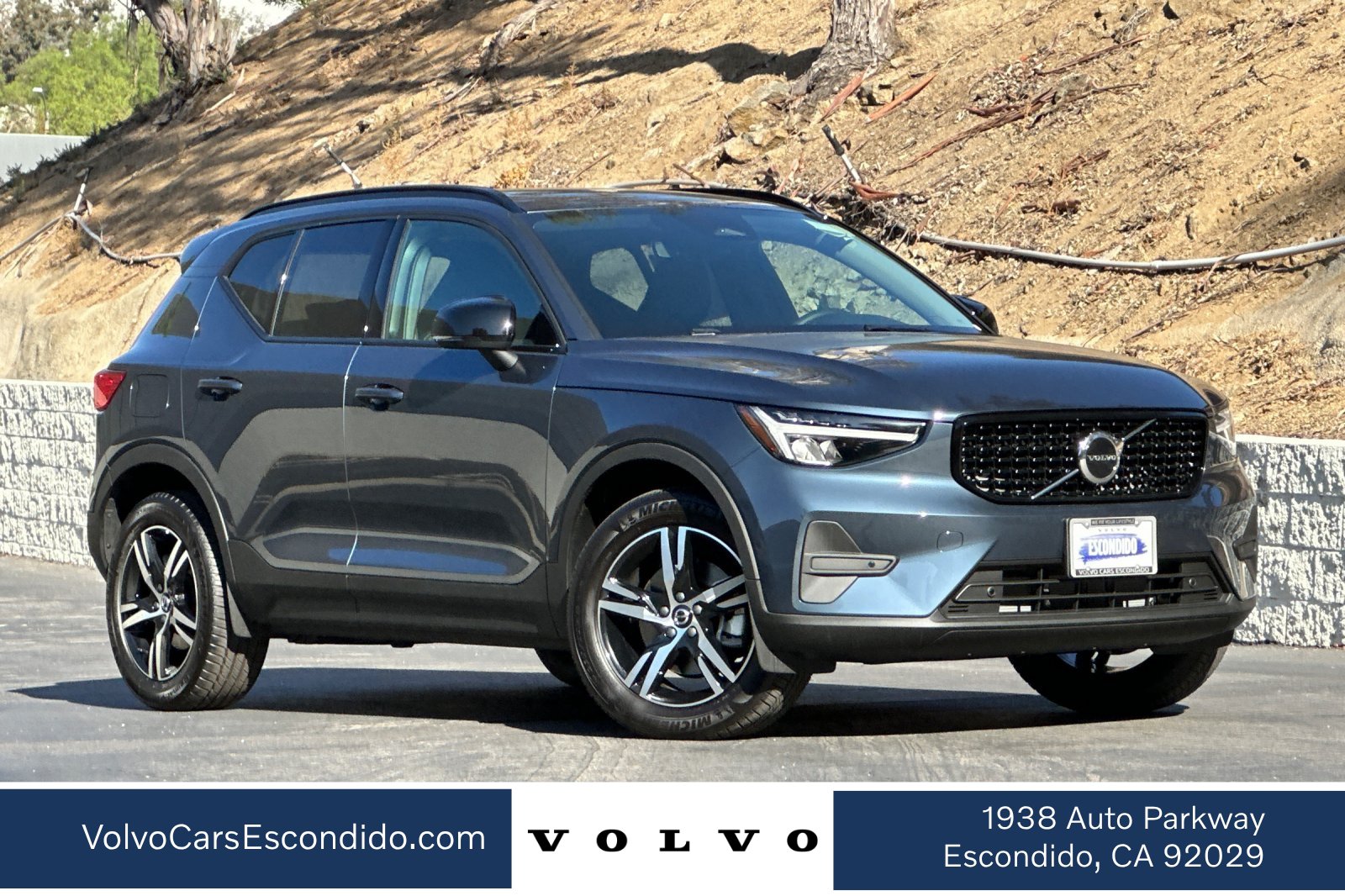New 2026 Volvo XC40 B5 Core w/ Climate Package AWD/4WD video 1