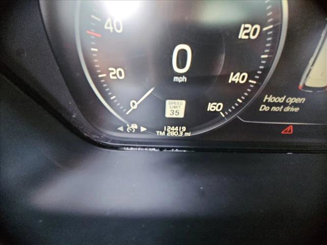 Used 2016 Volvo XC90 T6 Momentum image 11