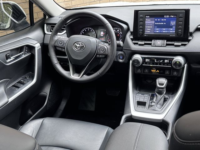 Used 2021 Toyota RAV4 XLE Premium image 15