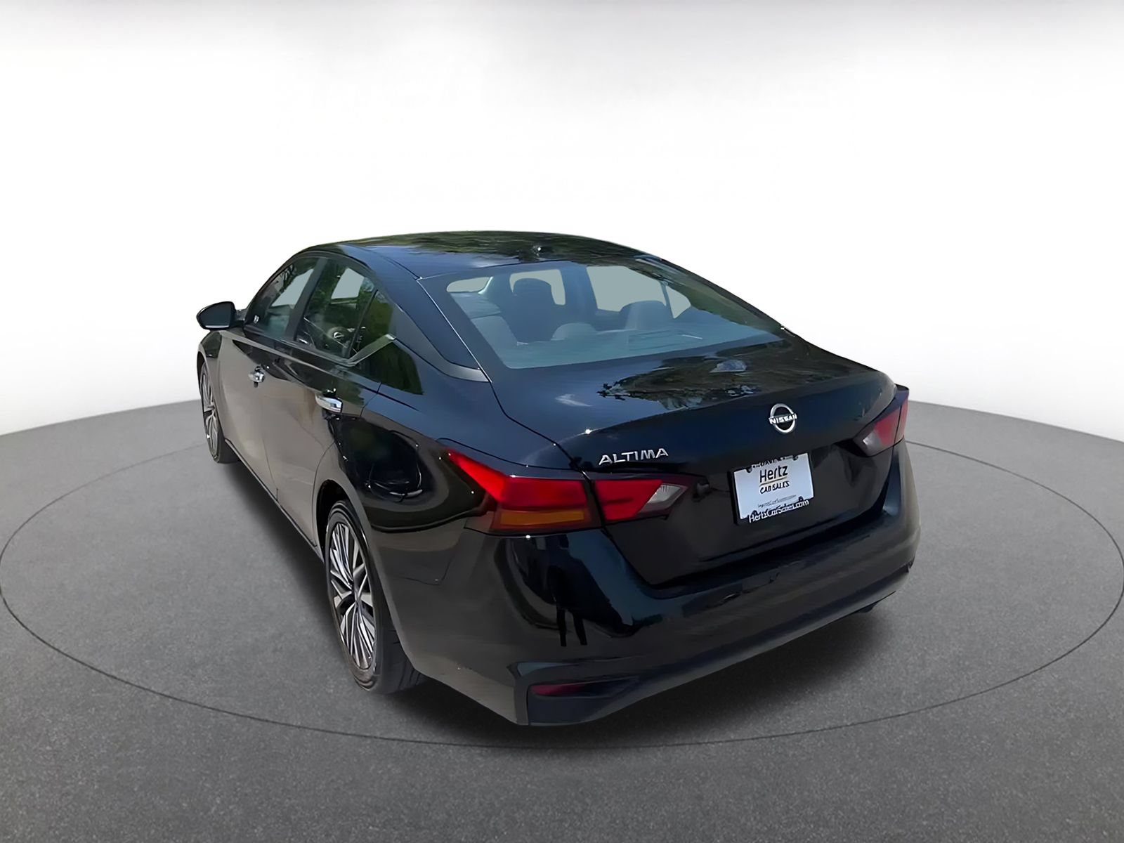 Used 2025 Nissan Altima 2.5 SV FWD image 11