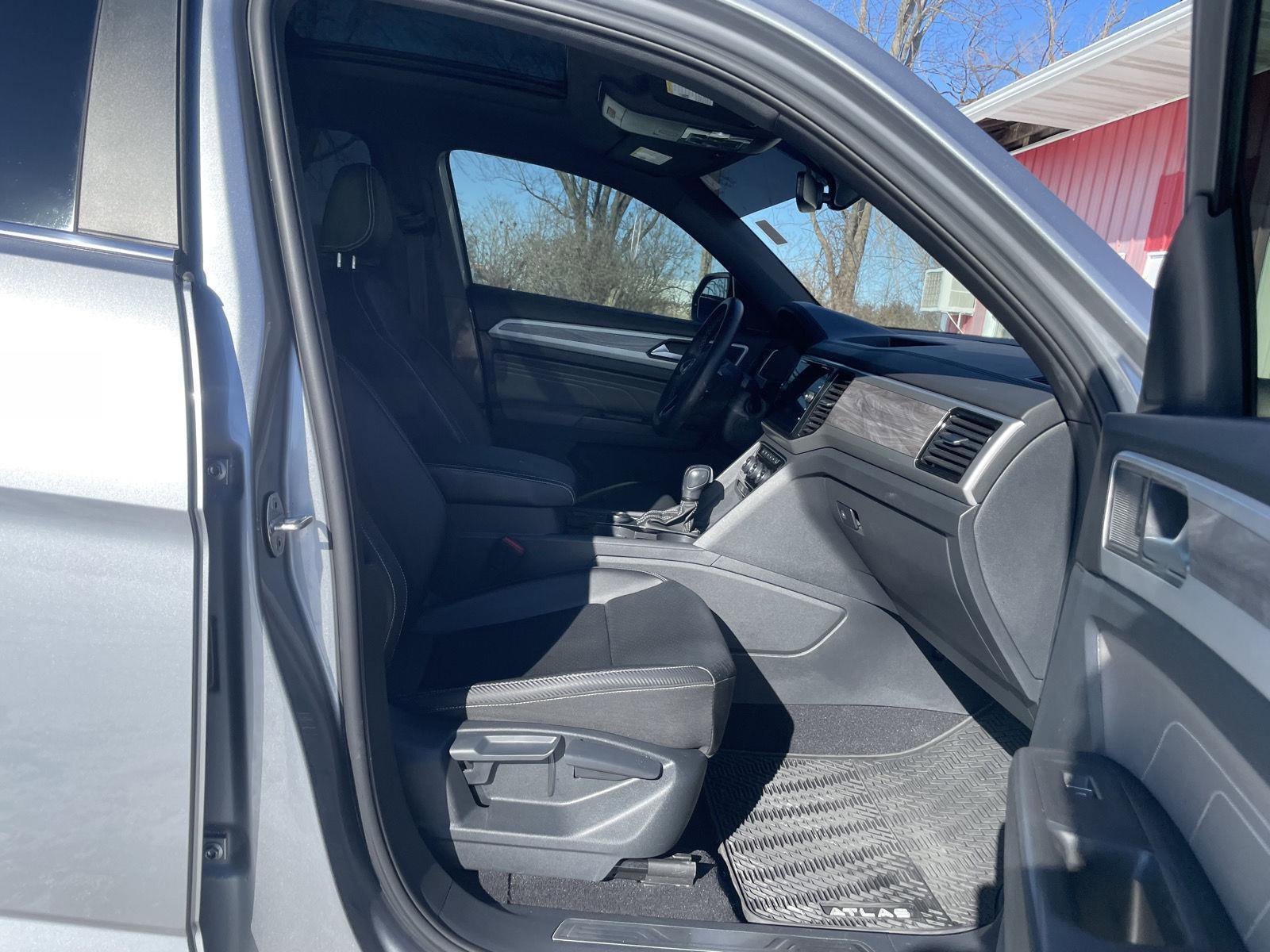 Used 2023 Volkswagen Atlas Cross Sport SE AWD/4WD image 33