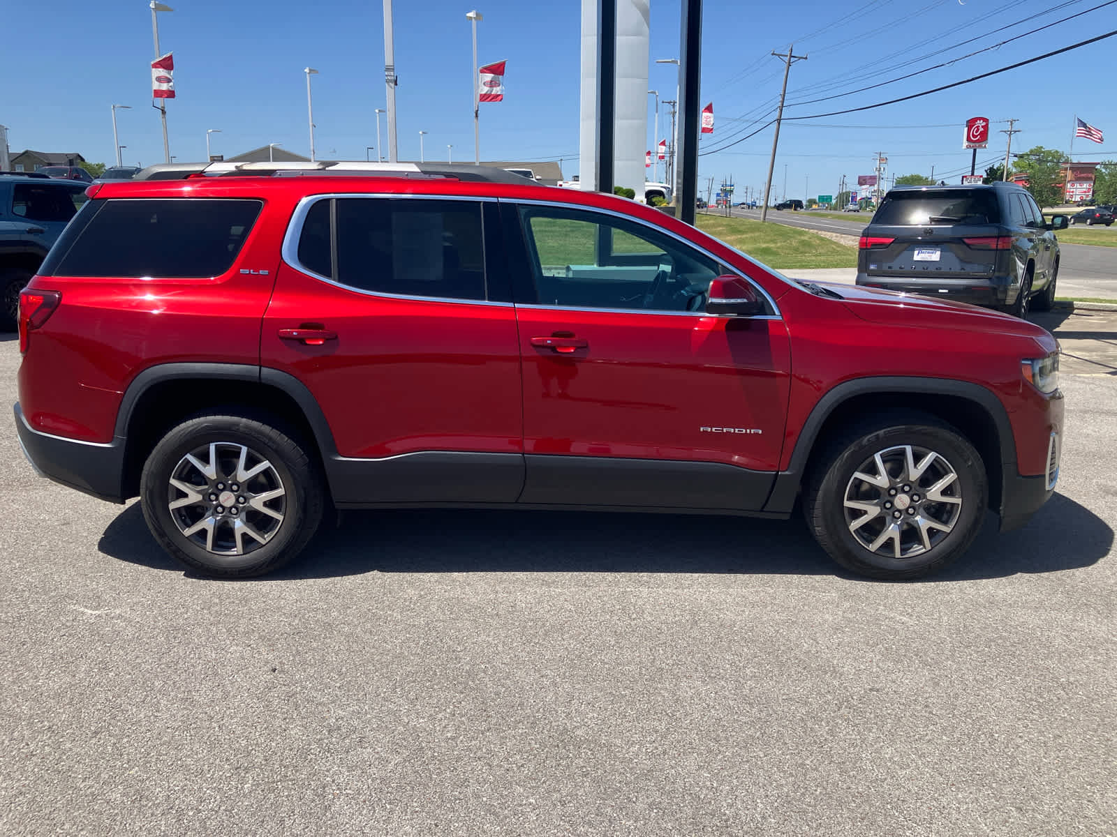 Used 2021 GMC Acadia SLE w/ Driver Convenience Package FWD image 8