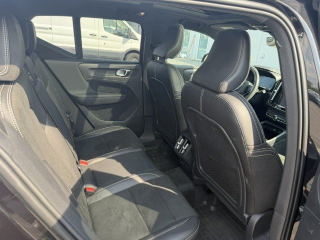 Used 2021 Volvo XC40 T5 R-Design w/ Climate Package AWD/4WD image 5
