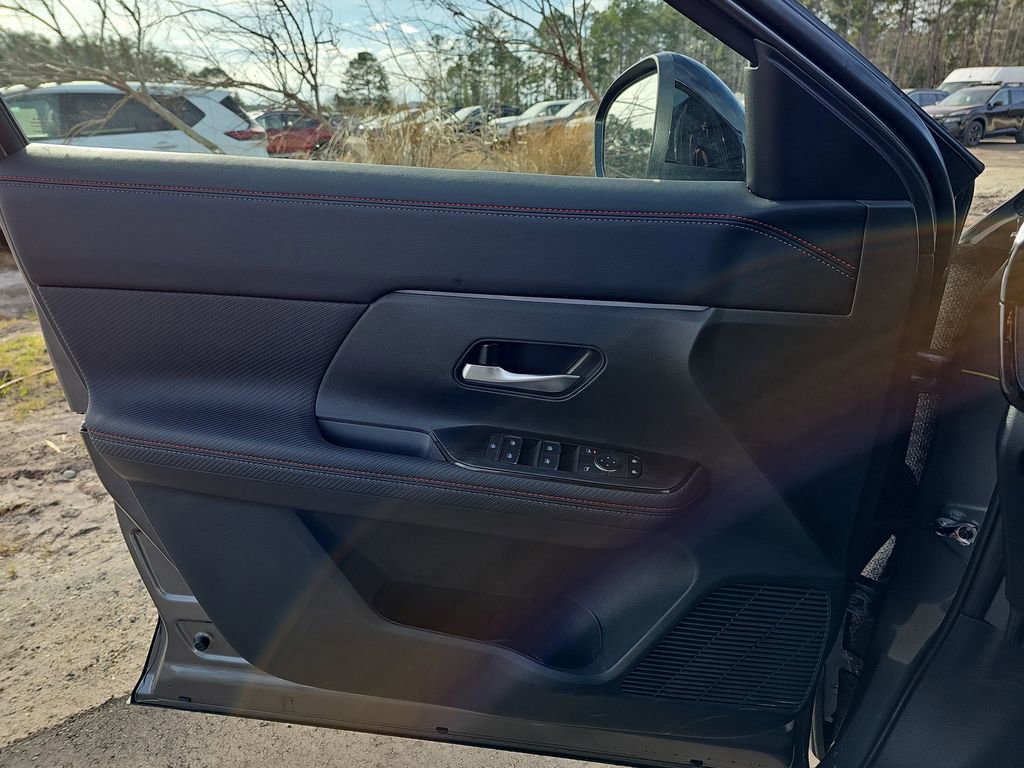 New 2026 Nissan Kicks SR FWD image 30