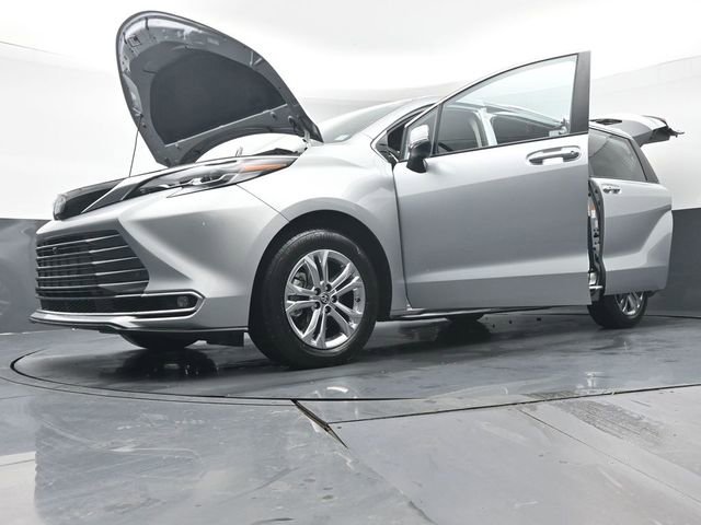 Certified 2023 Toyota Sienna Platinum image 52