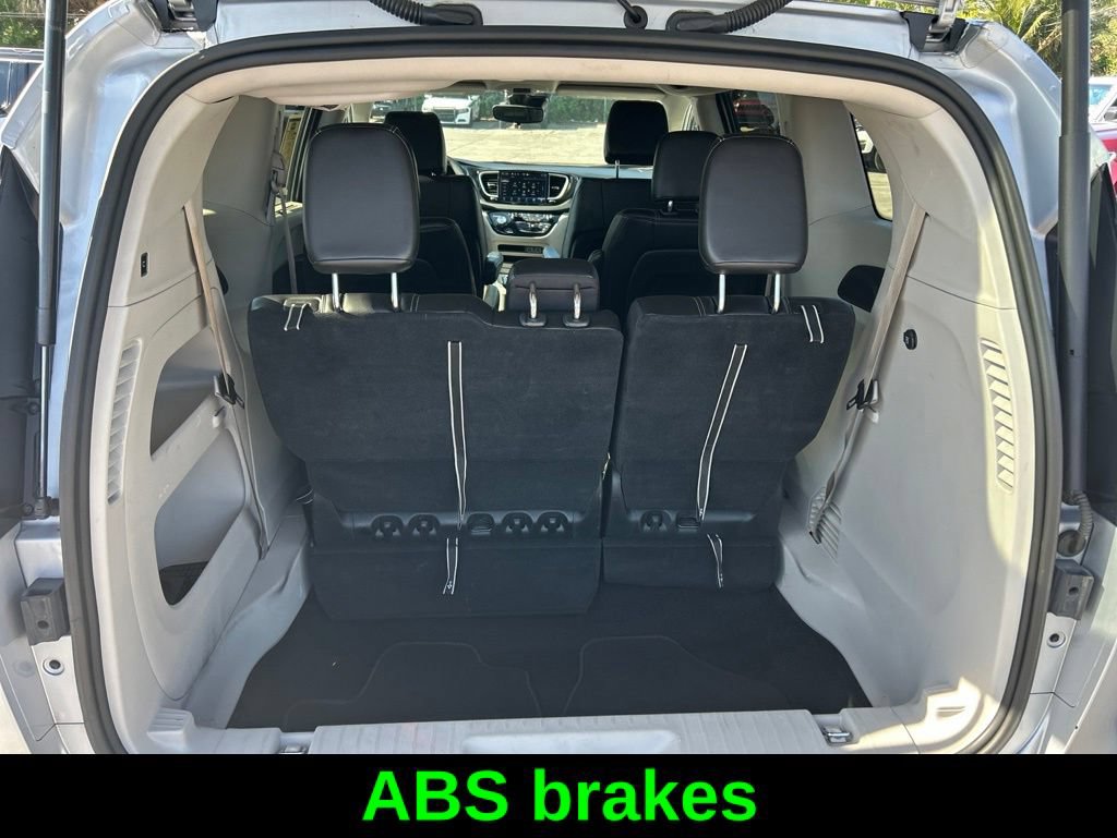 Used 2024 Chrysler Pacifica Touring-L FWD image 28