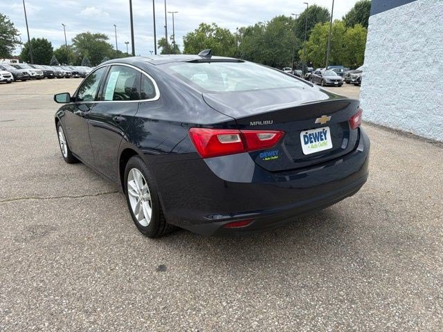 Used 2017 Chevrolet Malibu LT FWD image 3