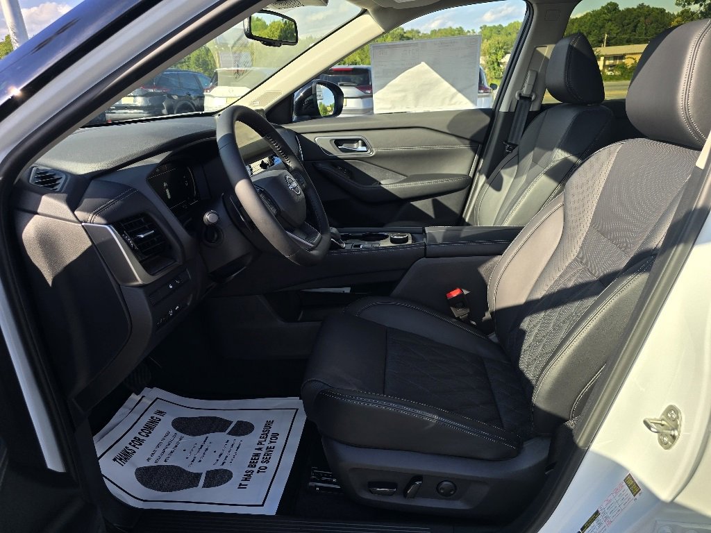 New 2026 Nissan Rogue Platinum image 11