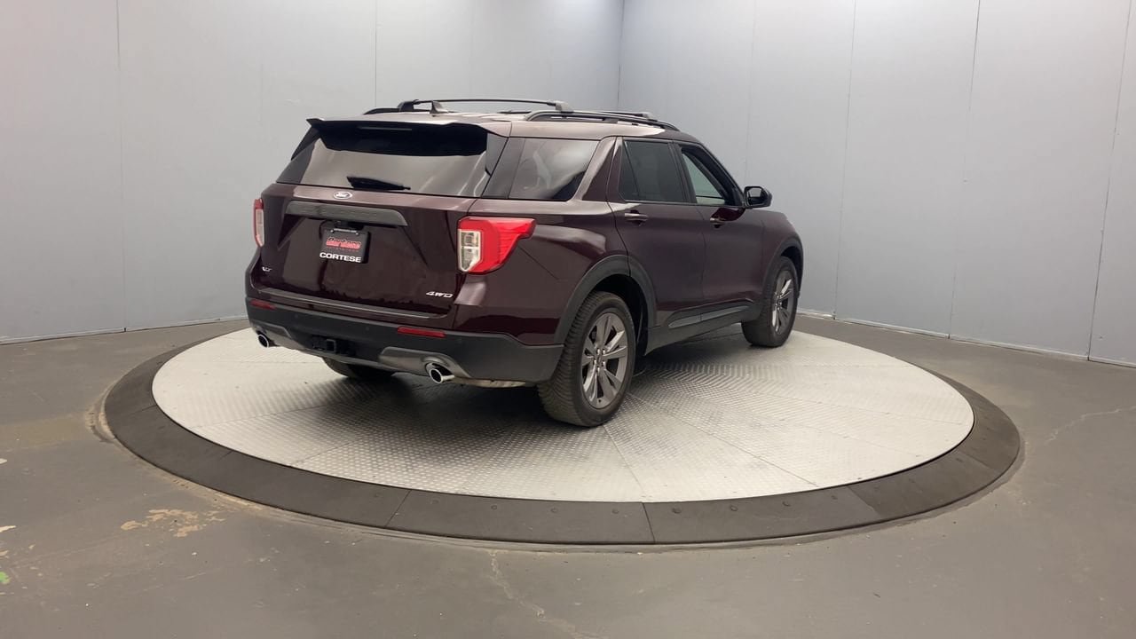Used 2022 Ford Explorer XLT w/ Equipment Group 202A AWD/4WD image 4