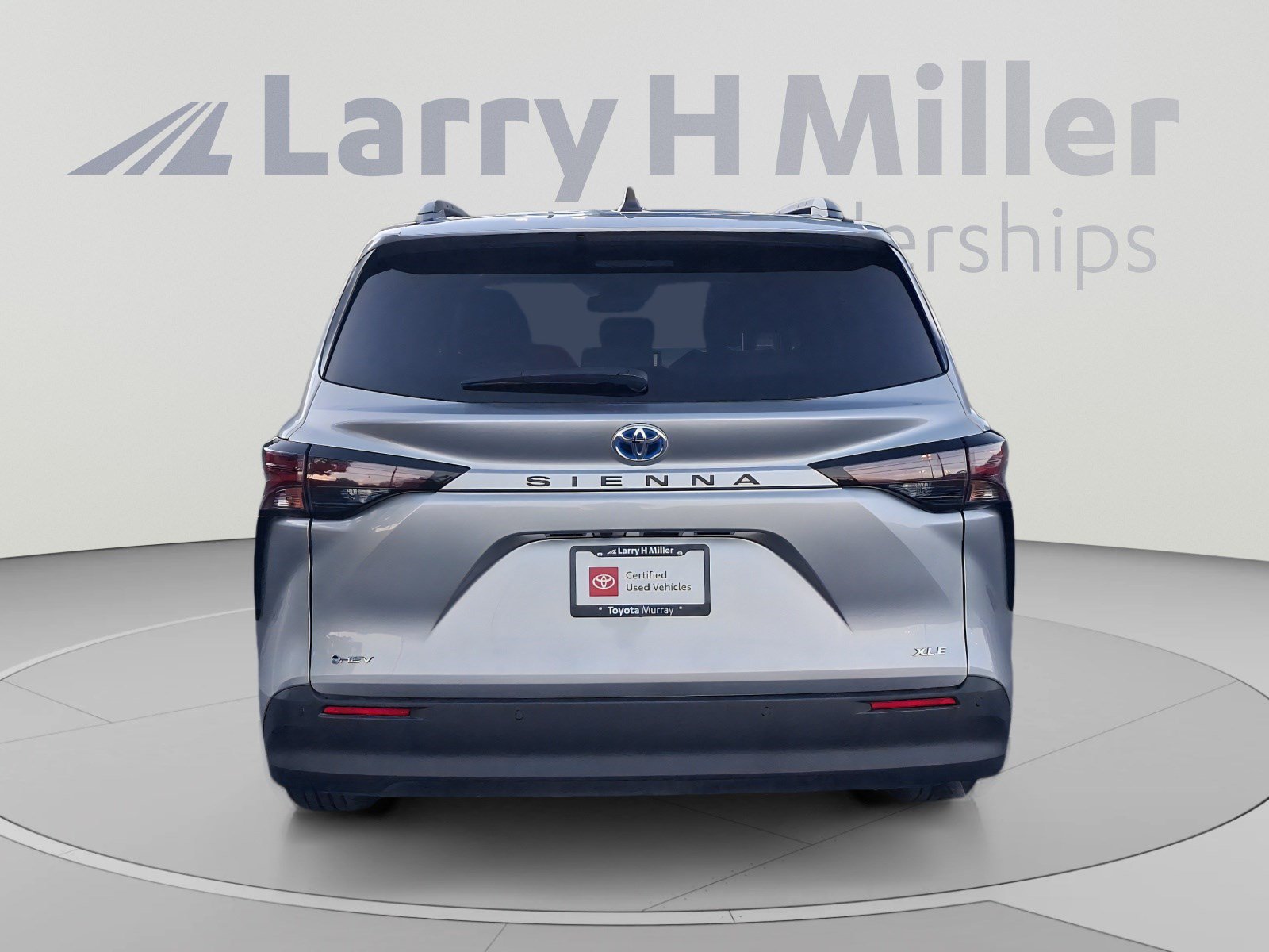 Used 2025 Toyota Sienna XLE FWD image 4