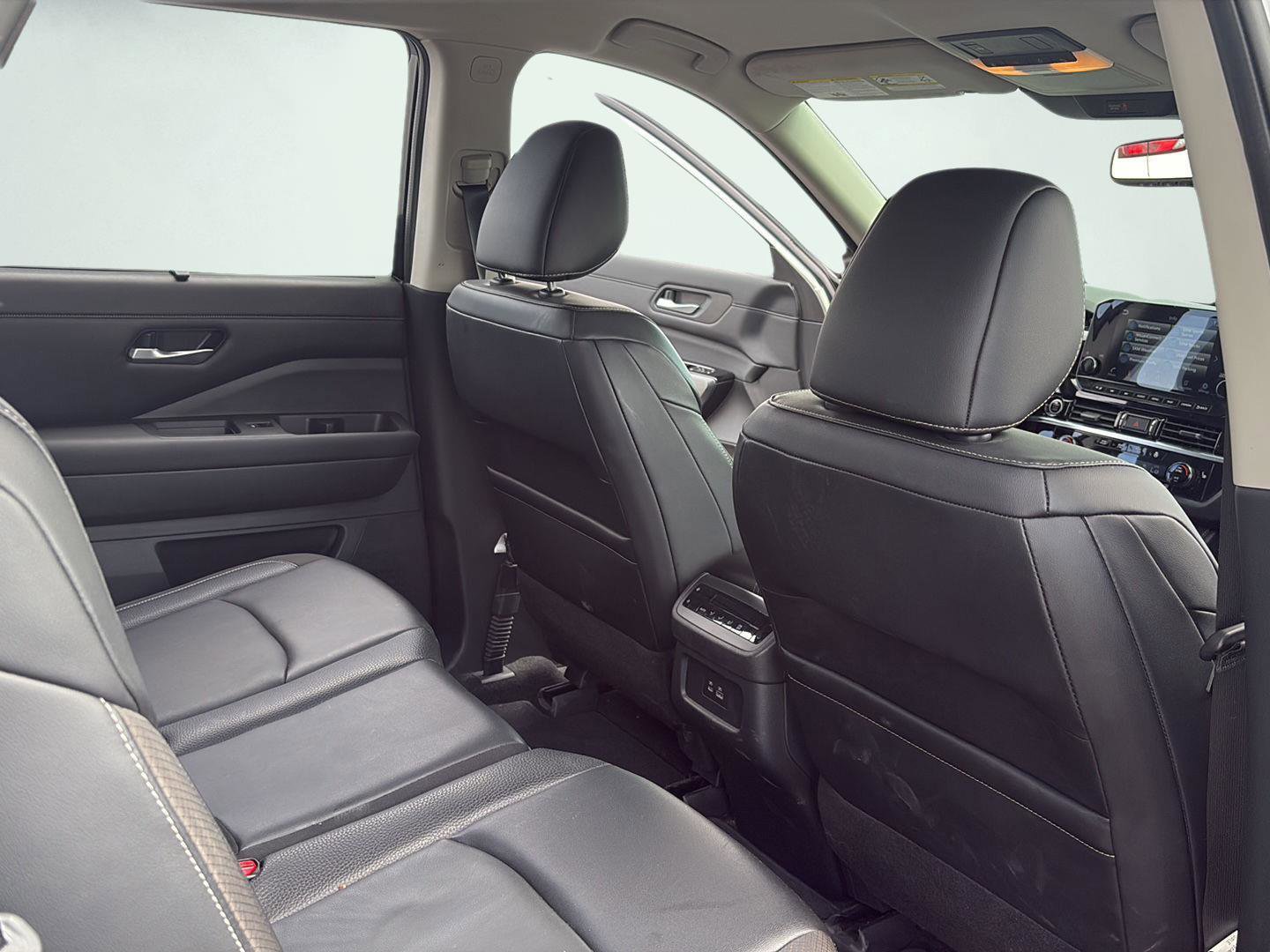 Used 2022 Nissan Pathfinder SL AWD/4WD image 18