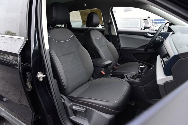 Certified 2023 Volkswagen Taos SE w/ Panoramic Sunroof Package image 19