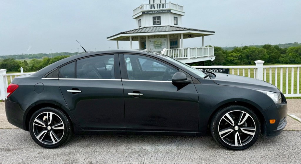 Used 2011 Chevrolet Cruze LTZ FWD image 4