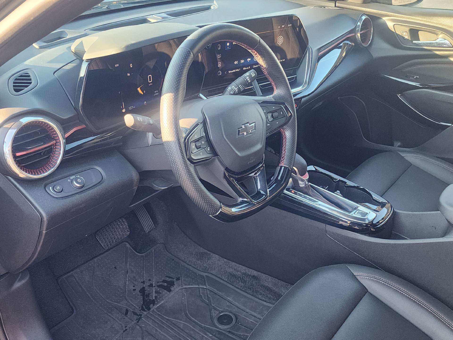 Used 2025 Chevrolet Trax RS w/ Sunroof Package FWD image 7