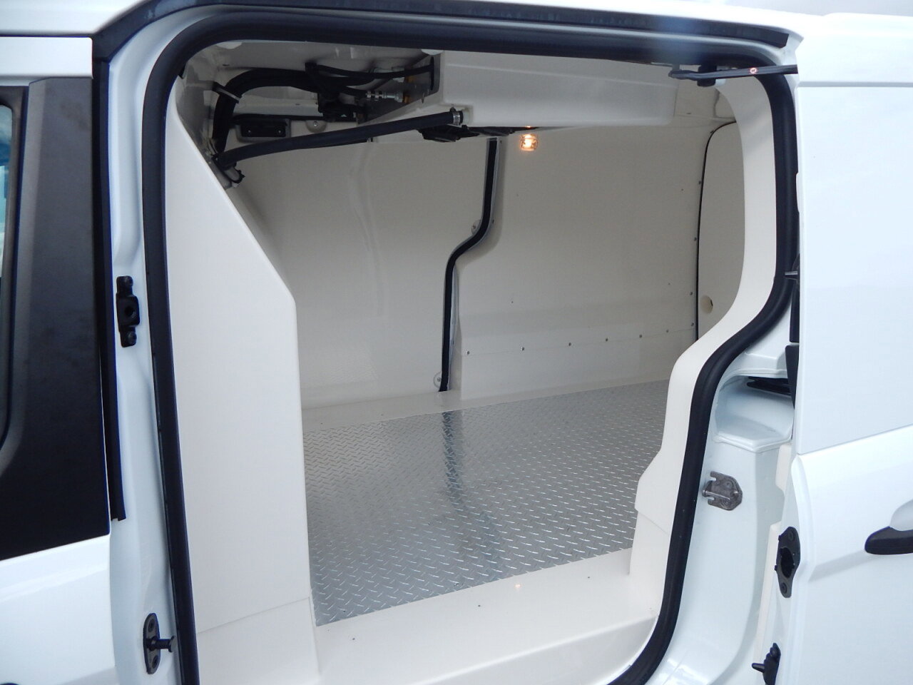 Used 2020 Ford Transit Connect XL image 12