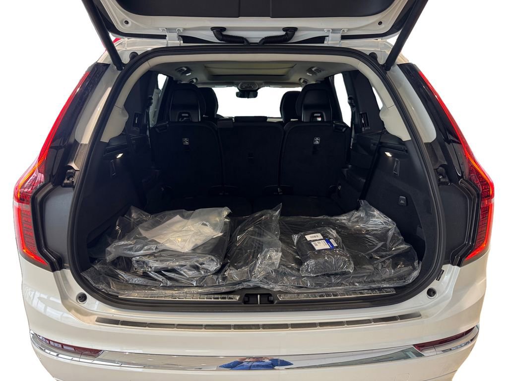 New 2026 Volvo XC90 B5 Core w/ Protection Package Premier image 5