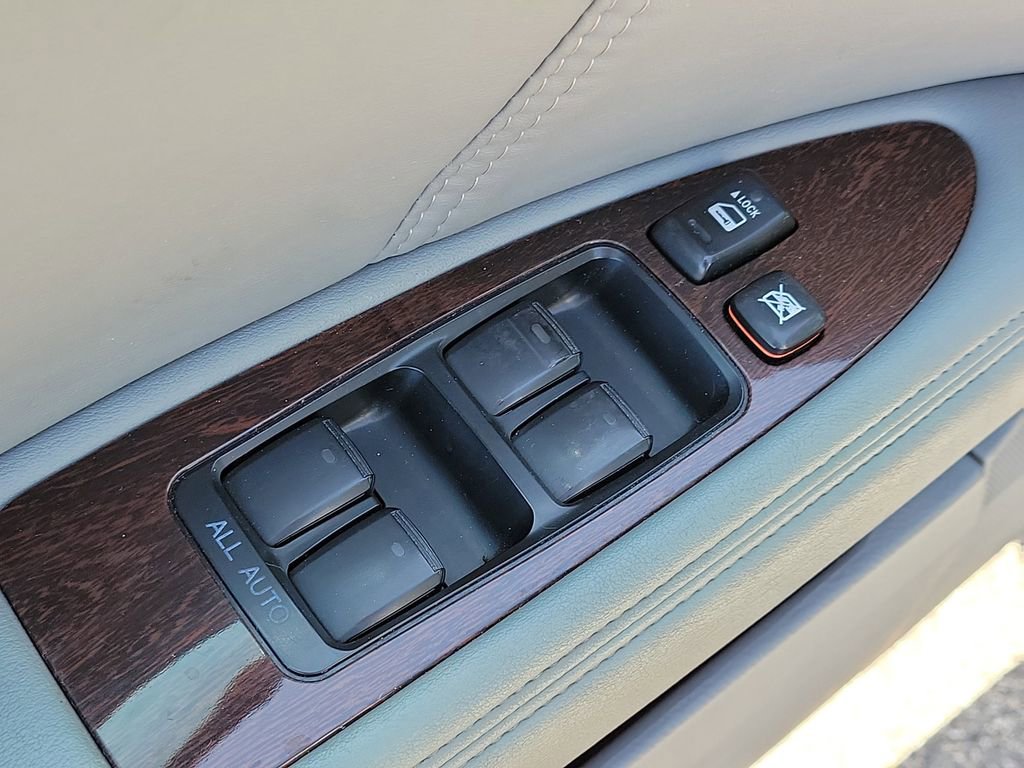 Used 2010 Toyota Avalon Limited FWD image 20